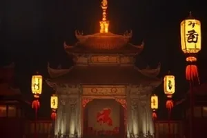 山雨拾遗中山间雨幕与石阶的画面